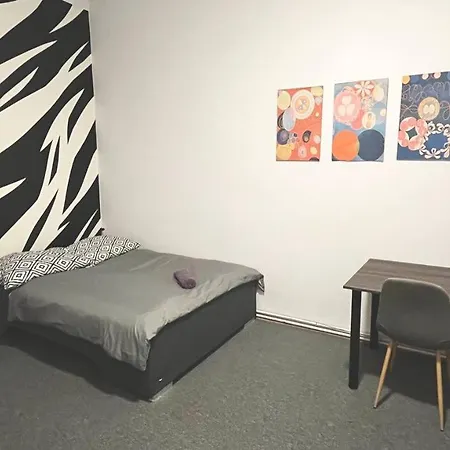 In Front Of Hala Targowa Station Without Window Accommodatie bij particulieren Krakau